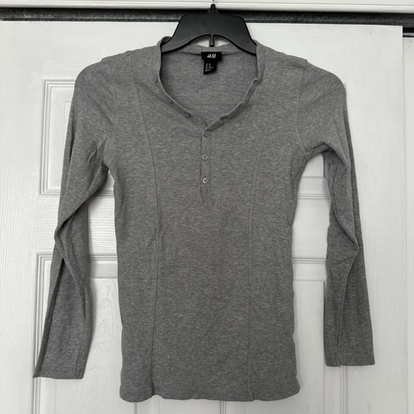 Men’s H&M Henley  - Color Grey - Size XS - Picture 1 of 3